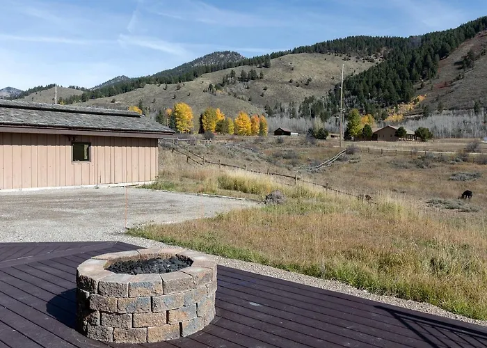 Gorgeous Secluded With Hot-tub, Fire Pit And Games In Etna, Wyoming Etna
